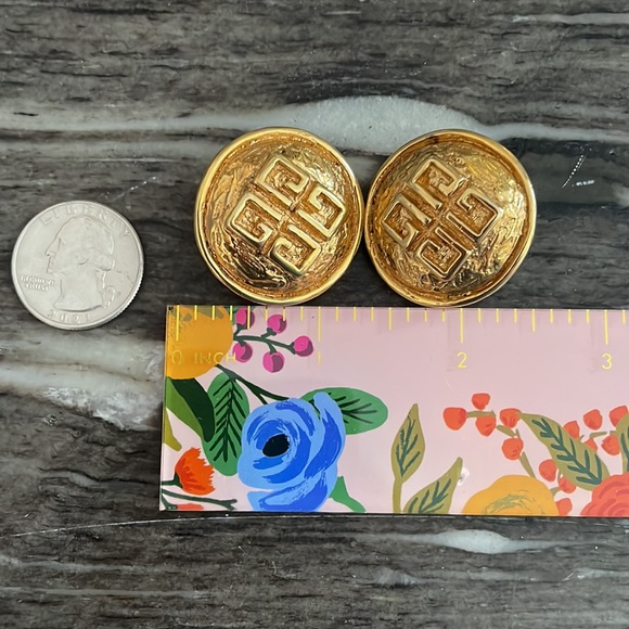 1980S Vintage Givenchy Logo Round Gold Plated Clip-on Earrings - Picture 7 of 11